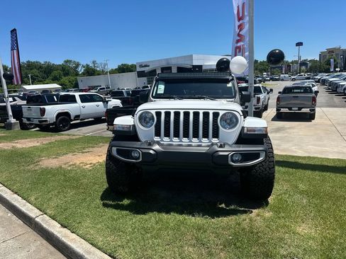 Used 2023 Jeep Gladiator Overland w/ Trailer Tow Package AWD/4WD image 2