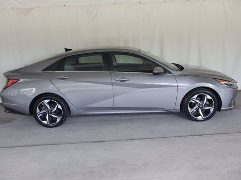 Used 2022 Hyundai Elantra Limited w/ Cargo Package FWD image 6