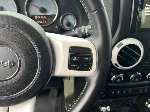 Used 2014 Jeep Wrangler Unlimited Sahara image 17