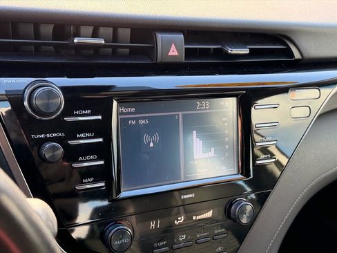 Used 2020 Toyota Camry SE image 17