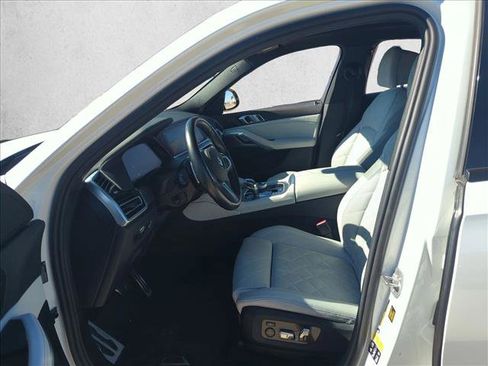 Used 2023 BMW X6 xDrive40i w/ Executive Package image 16