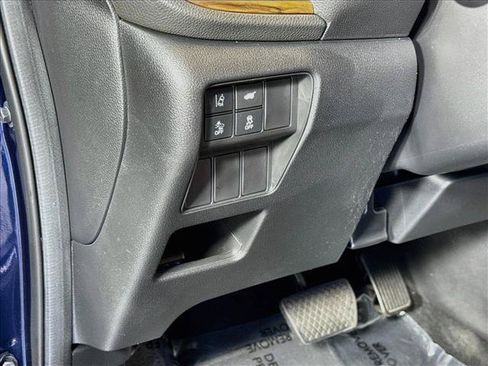 Used 2018 Honda CR-V Touring image 10