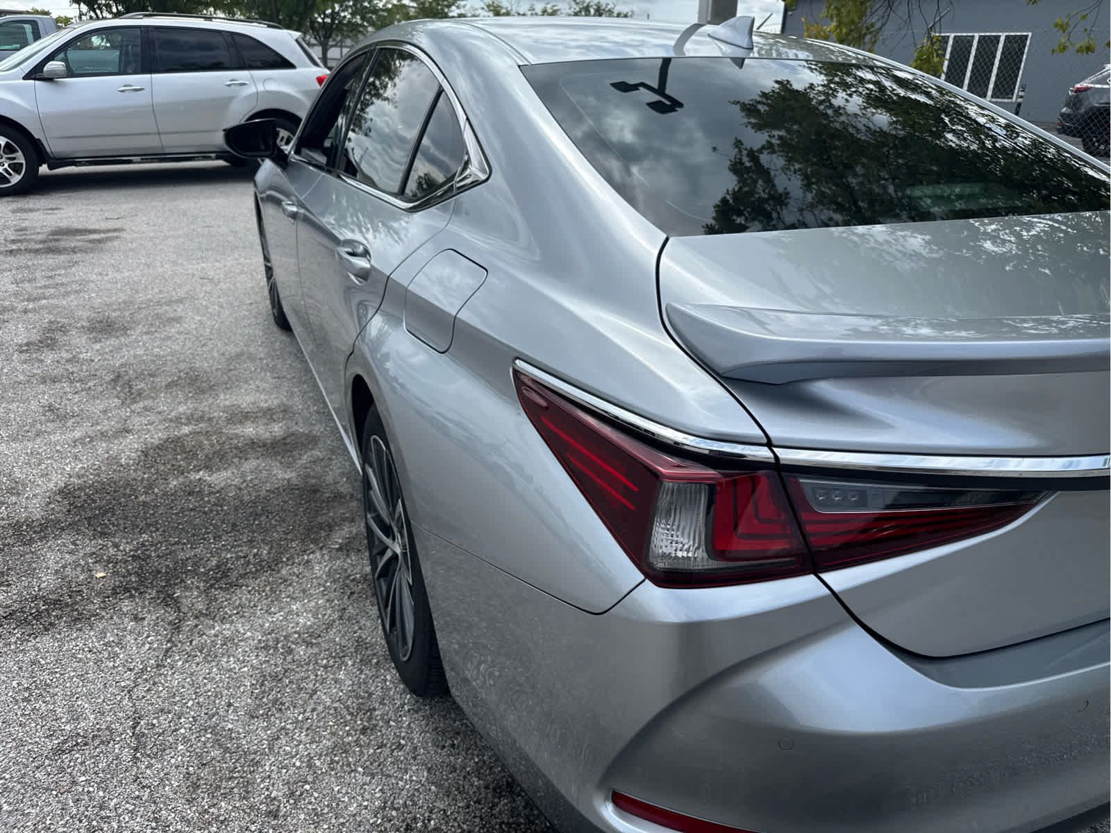 Used 2022 Lexus ES 350 w/ Premium Package FWD image 4