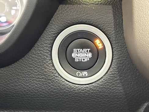 Used 2020 RAM 1500 Laramie AWD/4WD image 30
