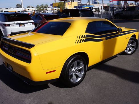 Used 2017 Dodge Challenger SXT image 6