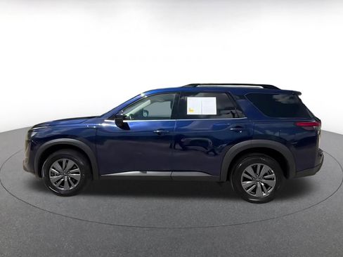 Used 2025 Nissan Pathfinder SV FWD image 9