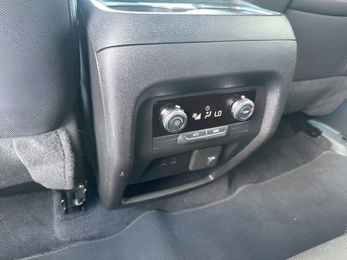 Used 2025 GMC Acadia Elevation image 22