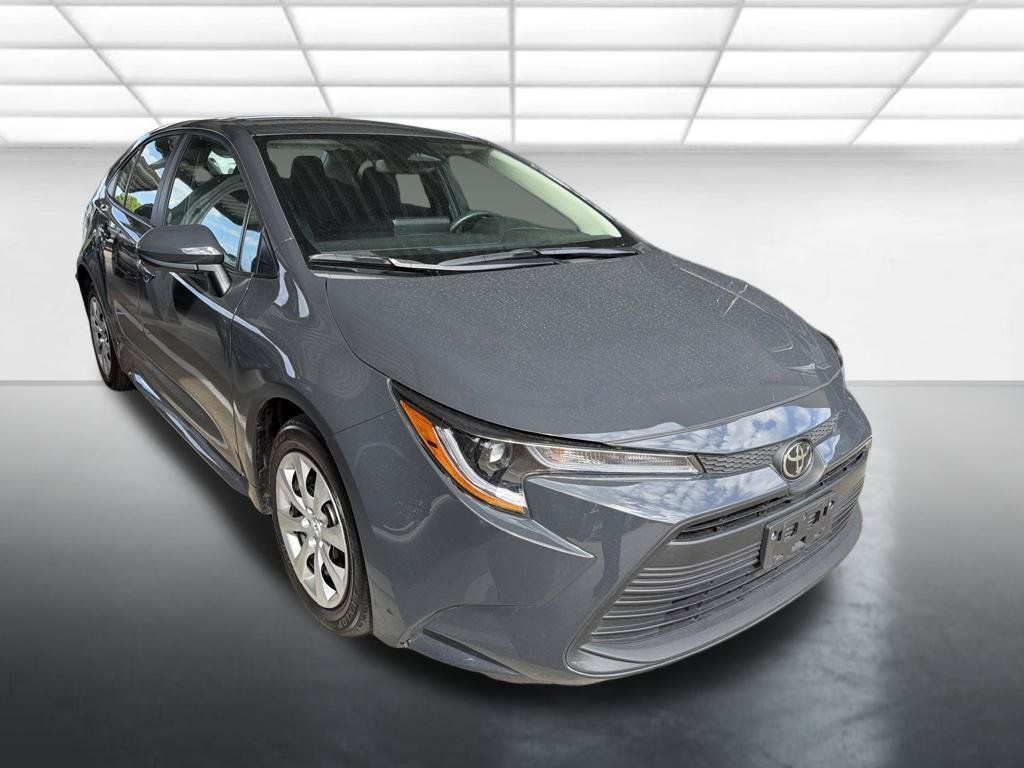 Used 2025 Toyota Corolla LE FWD image 1