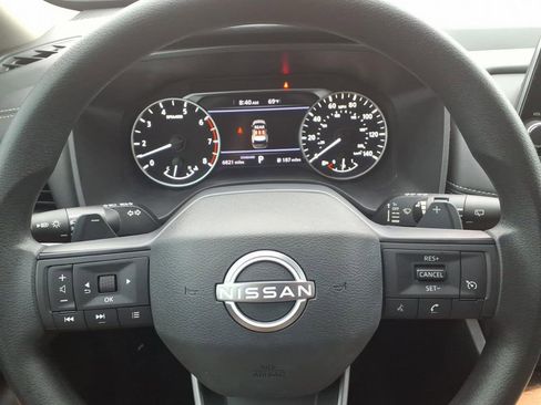 Used 2025 Nissan Rogue S image 14