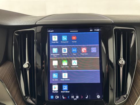 Used 2022 Volvo XC60 B5 Momentum image 14