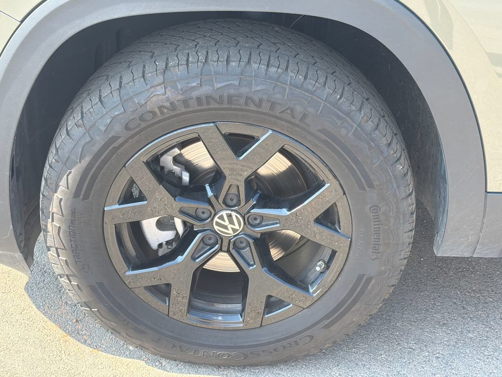 Used 2025 Volkswagen Atlas Peak Edition SE AWD/4WD image 11
