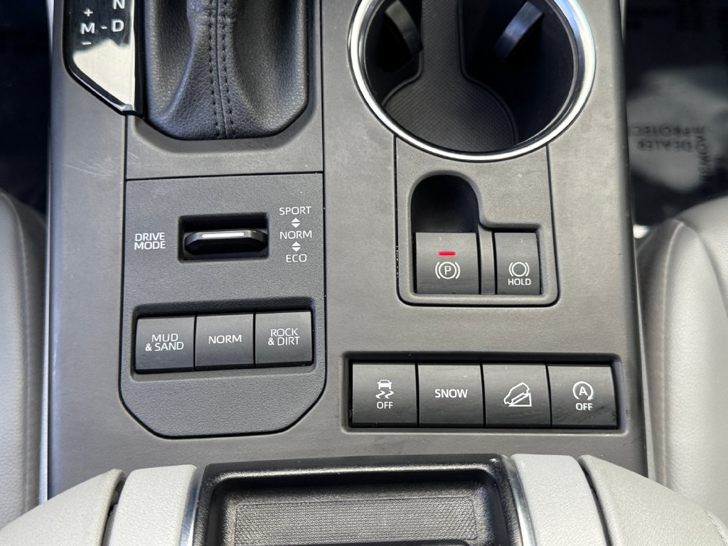 Used 2022 Toyota Highlander XLE AWD/4WD image 19
