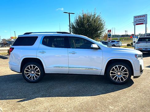 Used 2023 GMC Acadia Denali w/ Denali Ultimate Package image 9
