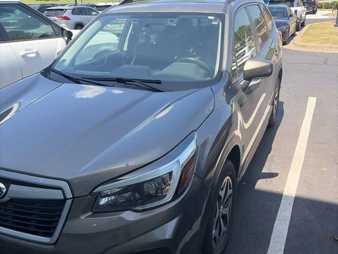 Used 2021 Subaru Forester Premium AWD/4WD image 3