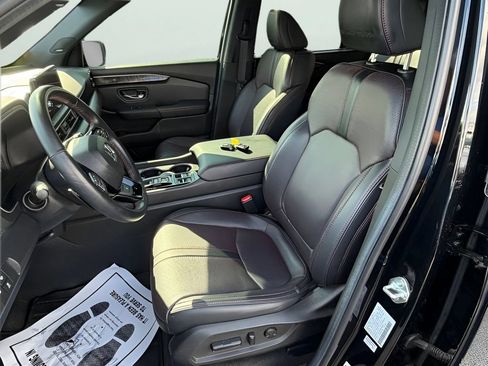 Used 2025 Honda Pilot Black Edition image 22