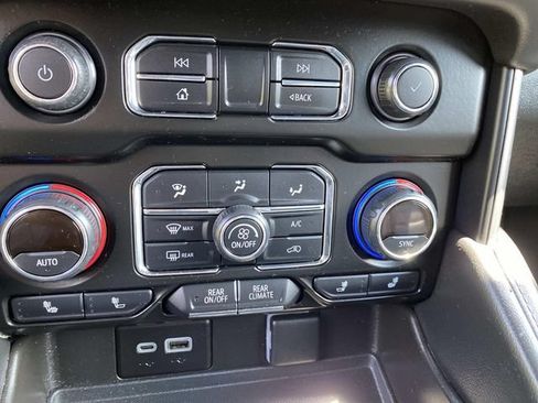Used 2021 Chevrolet Suburban LT w/ Luxury Package AWD/4WD image 10