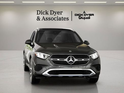 Used 2025 Mercedes-Benz GLC 350e 4MATIC image 2