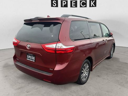 Used 2019 Toyota Sienna XLE w/ XLE Navigation Package FWD image 5