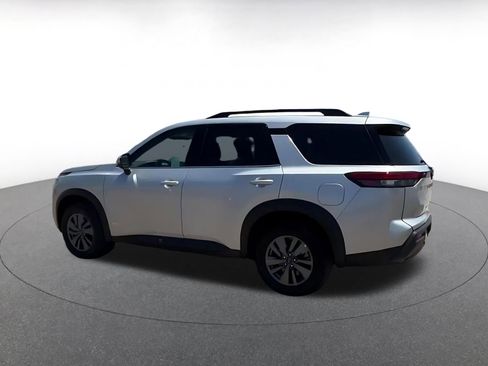 Used 2025 Nissan Pathfinder SV FWD image 10