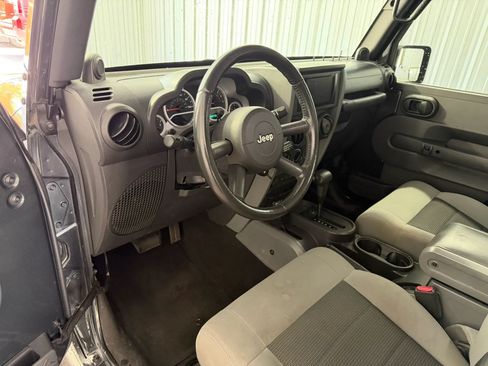 Used 2010 Jeep Wrangler Rubicon w/ PWR Convenience Group AWD/4WD image 17