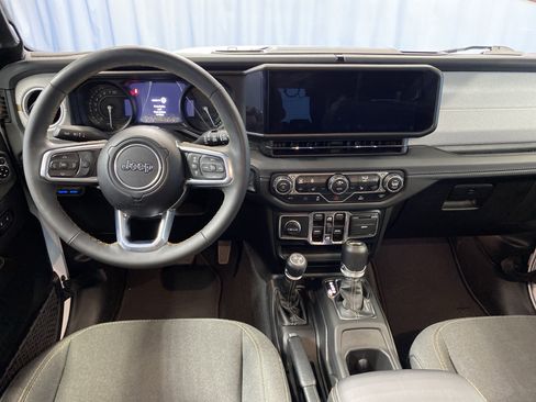 Used 2024 Jeep Wrangler Sahara image 22