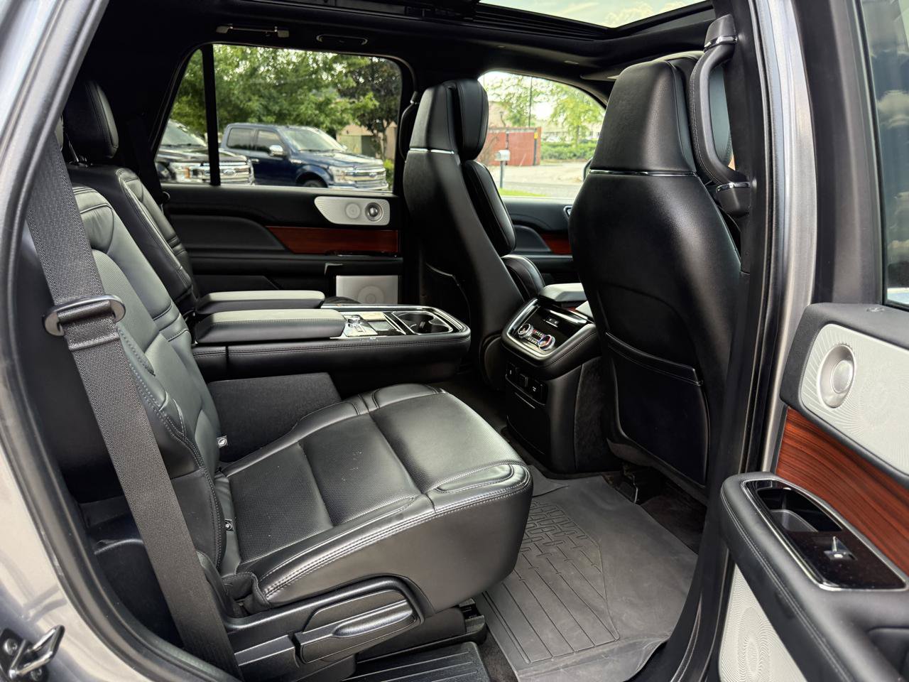 Used 2021 Lincoln Navigator Reserve w/ Luxury Package RWD image 14