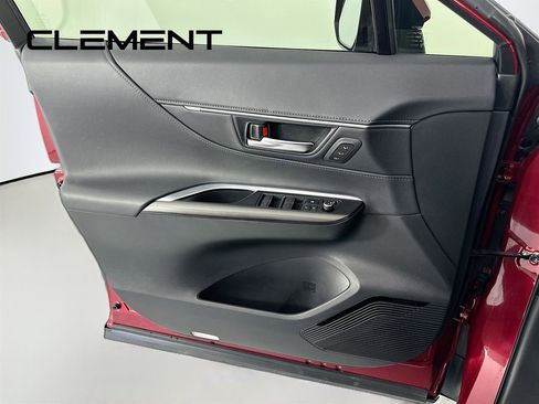 Used 2021 Toyota Venza XLE w/ Softex Package image 27