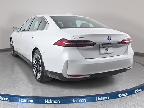 Used 2026 BMW 530i xDrive w/ Premium Package image 8