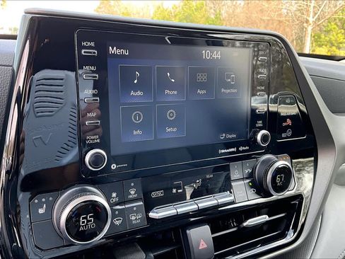 Used 2021 Toyota Highlander XLE image 37