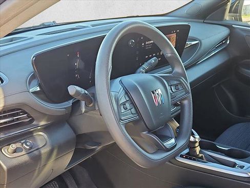 Used 2025 Buick Envista Preferred image 10