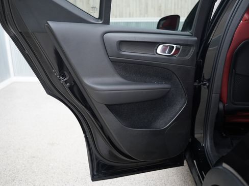 Used 2019 Volvo XC40 T5 Inscription image 34