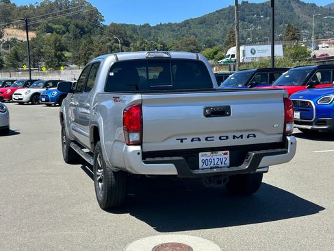Used 2019 Toyota Tacoma TRD Sport w/ Technology Package RWD image 3