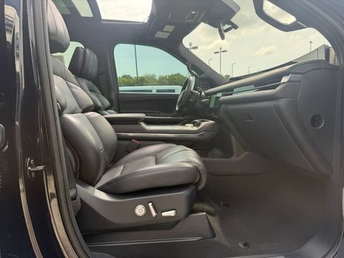 Used 2025 Lincoln Navigator Reserve w/ Jet Appearance Package AWD/4WD image 9