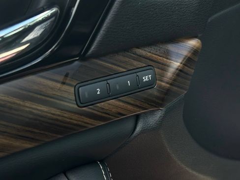 Used 2016 Nissan Maxima Platinum FWD image 18