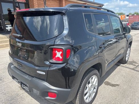 Used 2021 Jeep Renegade Latitude w/ Sun & Sound Group image 9