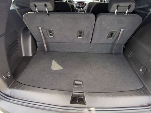 Used 2023 Chevrolet Traverse LT FWD image 24