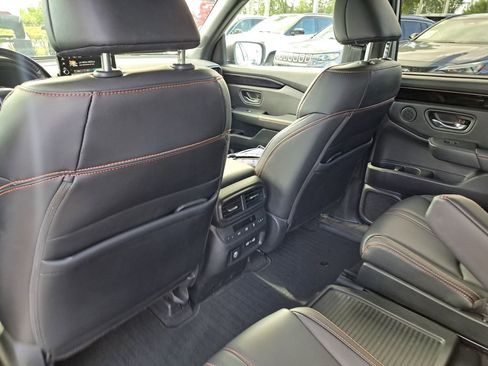 Used 2023 Honda Pilot TrailSport image 10