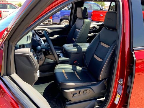 Used 2024 GMC Yukon AT4 w/ Technology Package AWD/4WD image 8