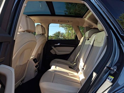 Used 2024 Audi Q5 e Premium Plus w/ Premium Plus Package AWD/4WD image 10