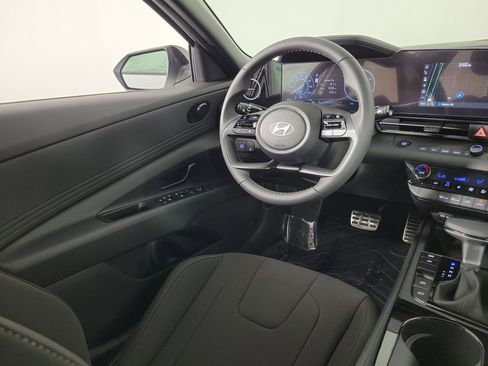 New 2025 Hyundai Elantra SEL image 5