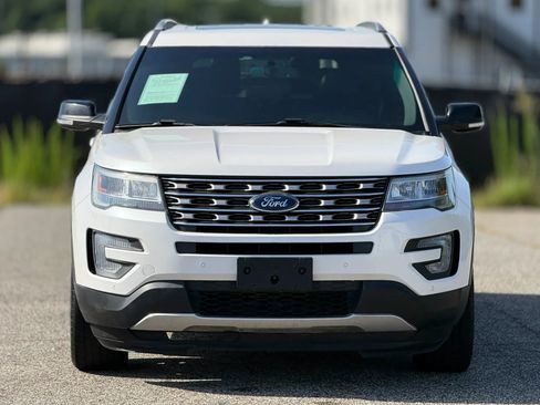 Used 2017 Ford Explorer XLT w/ Equipment Group 202A AWD/4WD image 5
