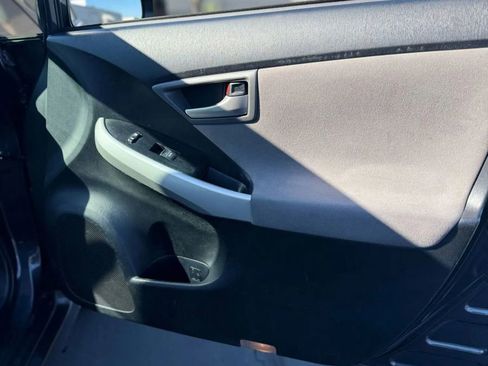 Used 2014 Toyota Prius Two image 10