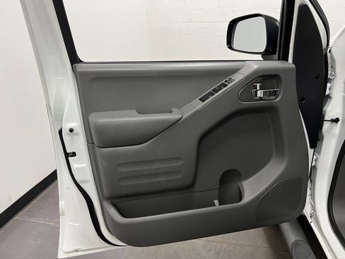 Used 2017 Nissan Frontier SV image 19