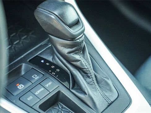 Used 2021 Toyota RAV4 XLE image 21