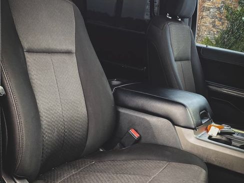 Used 2019 Ford Expedition Max XLT AWD/4WD image 28