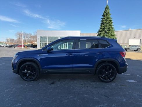 Used 2022 Volkswagen Taos SE w/ Panoramic Sunroof Package image 4