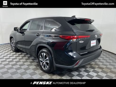 Used 2023 Toyota Highlander XLE image 18