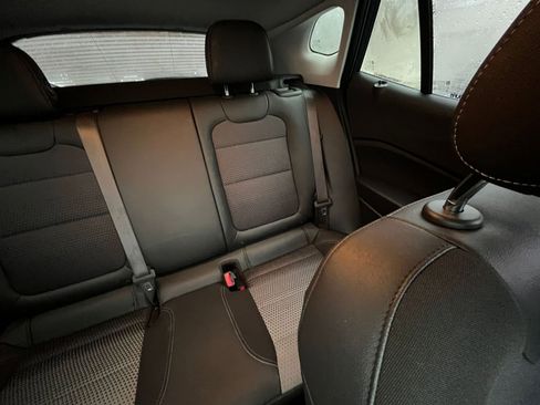 Used 2025 Chevrolet Trax LT image 31