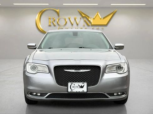 Used 2016 Chrysler 300 C image 3