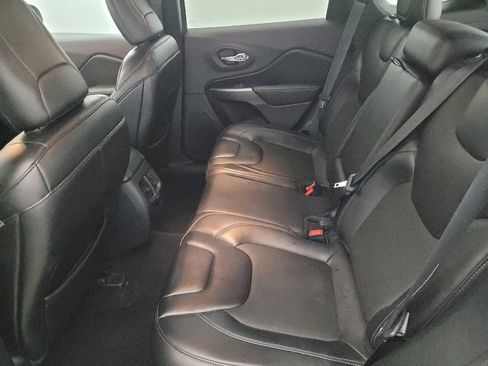 Used 2019 Jeep Cherokee Latitude Plus image 18